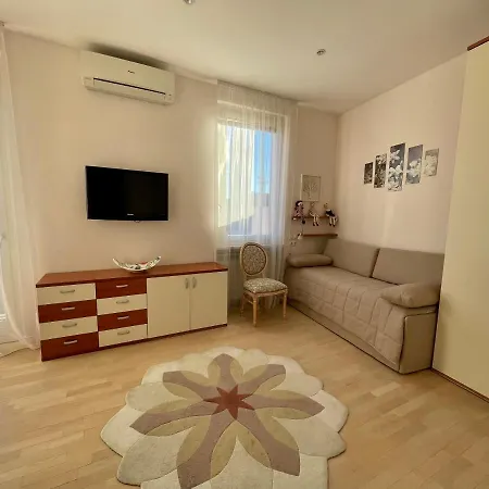 Loft Apartment *
